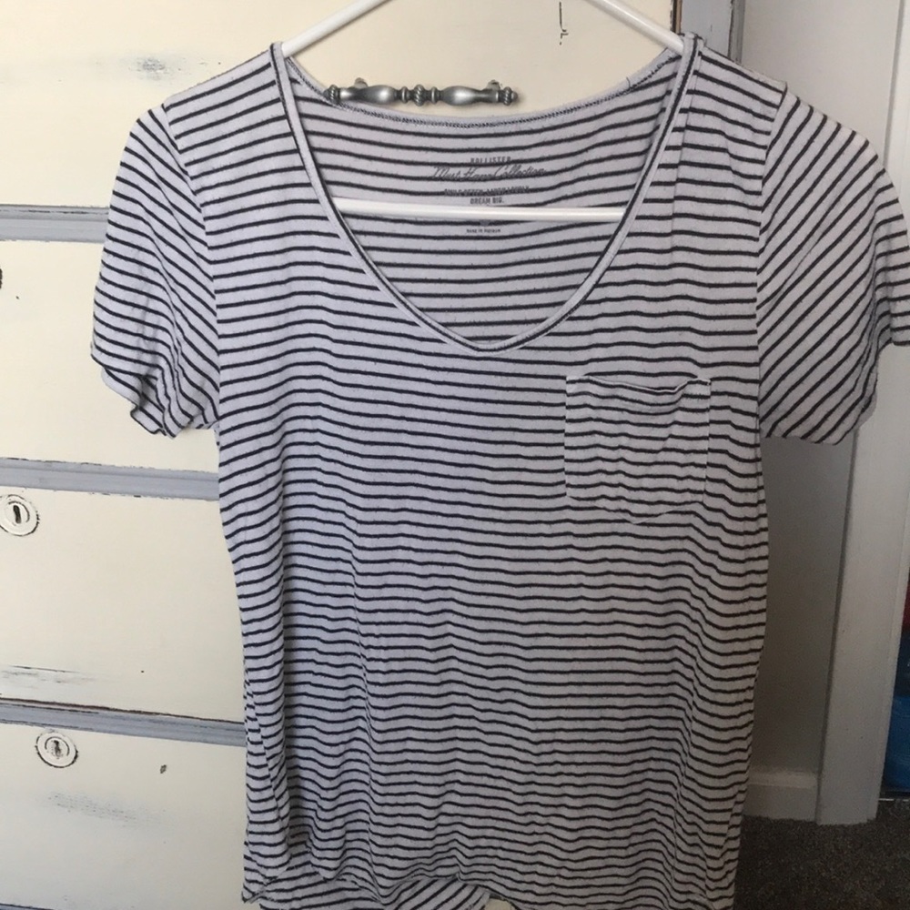 Black and white T-shirt